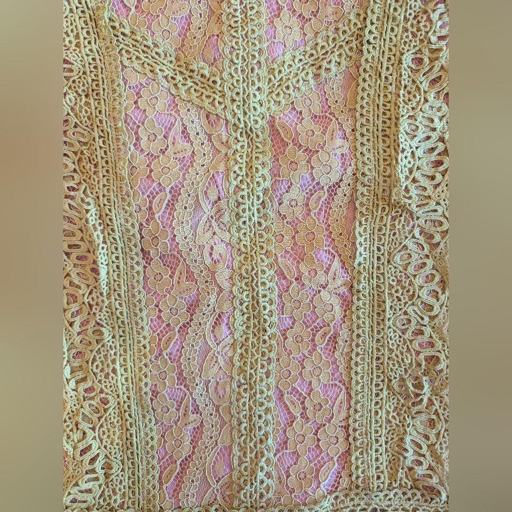 Sleeveless Lace Overlay Blouse‎ in Yellow with Pink Lining - Picture 2 of 8